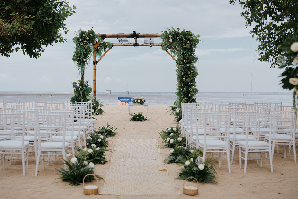 Beachfront Wedding at Mercure Sanur Resort for 20 Guests